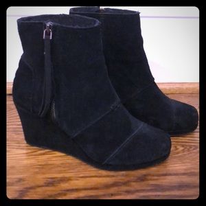 Toms desert wedge zip booties